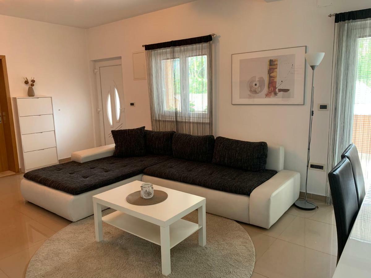 Apartment Leonardo Біоград-на-Мору Екстер'єр фото